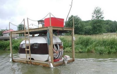 houseboat.jpg