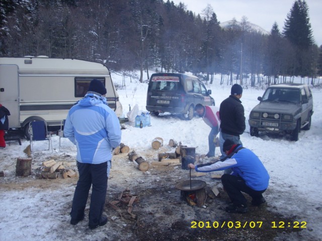 se taie lemne si se pregateste discul....vin vremuri grele....