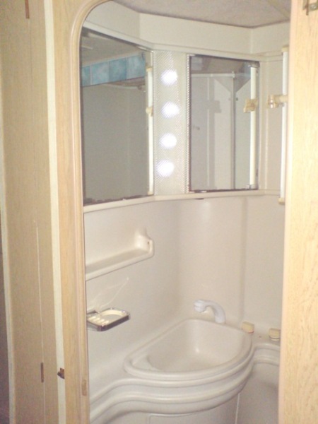lumina baie bec cu led.JPG