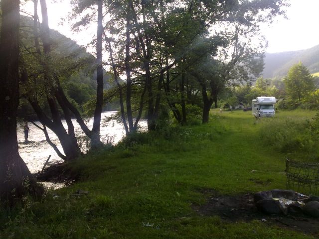 Valea Iadului, cu 300 m in amonte de confluenta cu Crisul Repede