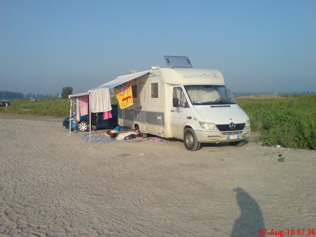 parcare camper plaja.JPG