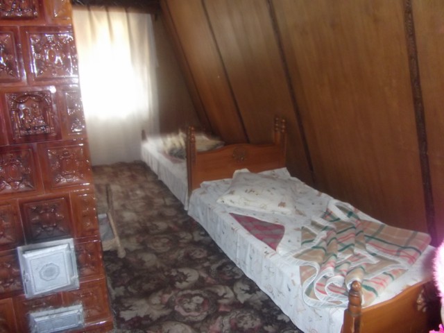 interior cabana Cascada Putnei1 [640x480].jpg