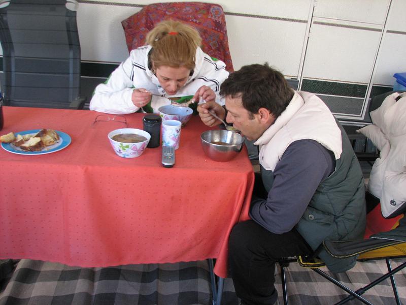 nu respiram ...din cauza ciorbei fÃ„Æ’cute la ceaun.