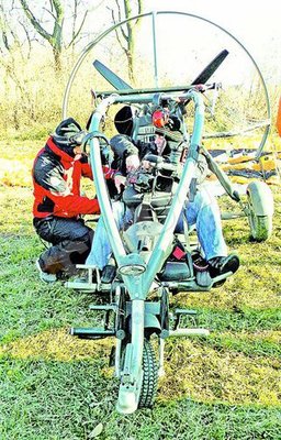 502727-x_imbarcare_copy_-jpg.jpg (202.28 KiB) Vizualizat de 3184 ori Pregatiti. Toma si pasagerul sunt gata sa se ridice deasupra Cheilor Rasnoavei