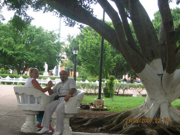 scaun pentru indragostiti in parc.