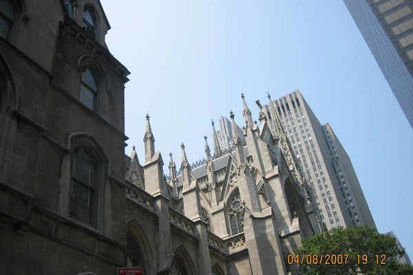 singura biserica din New York oare? Ca numai ea apare in filmele cu actiune in New York