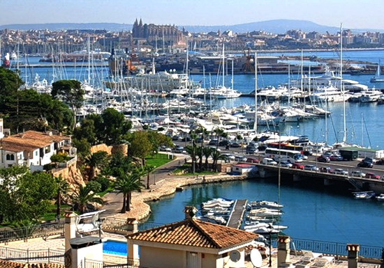 plaja langa port si zona comerciala