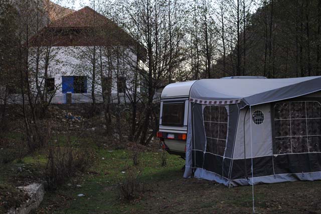 locul de unde ne putem alimenta cu energie (hidrocentrala) - eu nu am avut nevoie