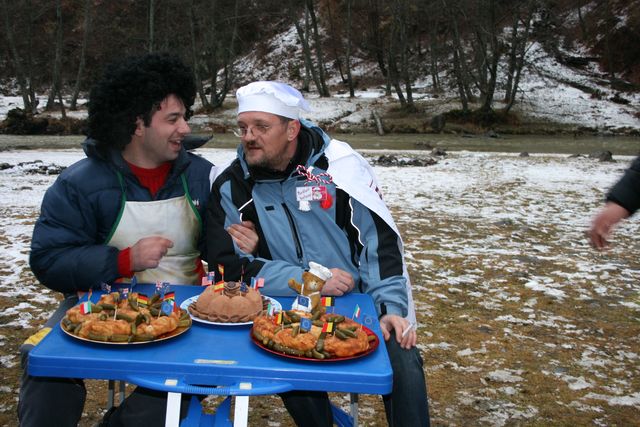 Echipa nr 2 prezentand produsul finit