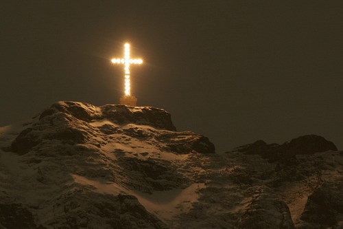 crucea-caraiman-luminata.jpg