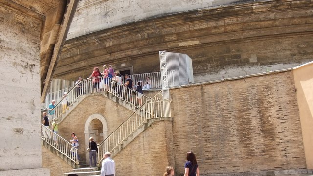 scarile pe acoperisul catedralei San Pedro