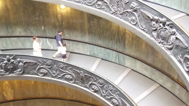 Scarile de iesire din muzeul Vaticanului