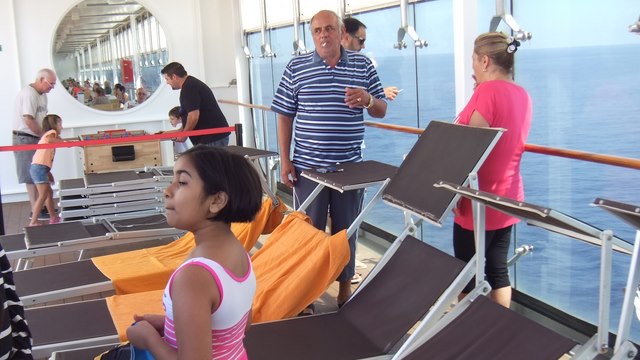 printre putinele locuri de fumat erea si in zona piscinei