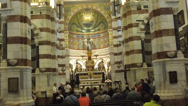 Interiorul bazilicii