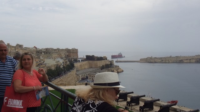 Pe zidurile cetatii