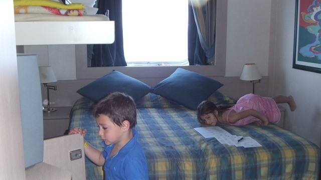cabina cu patul etajat deschis