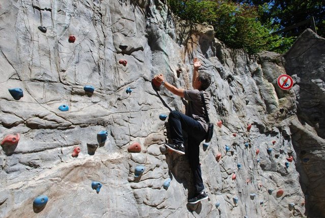 DSC_7176.JPG (170 KiB) Vizualizat de 2806 ori Am gasit o poza cu mine... pe un traseu pentru incepatori...