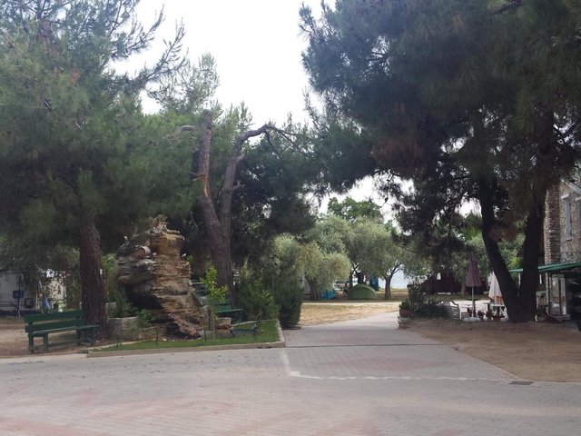 Camping Pefkari - curatenie desavarsita