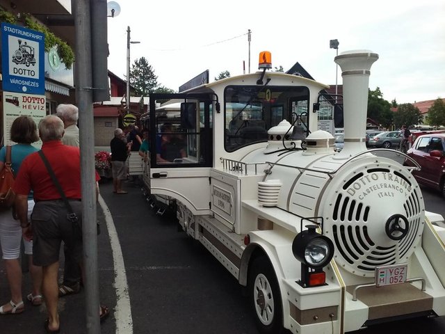 doto1.jpg (109.38 KiB) Vizualizat de 3106 ori turul orasului se face cu acest simpatico trenulet