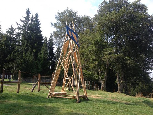 Intrarea in parcare/camping.