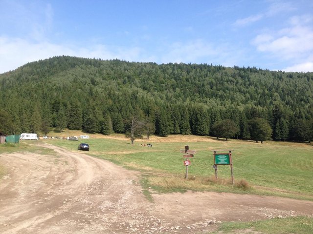 Locul unde se poate campa offcamping gratis vis-a-vis de camping.