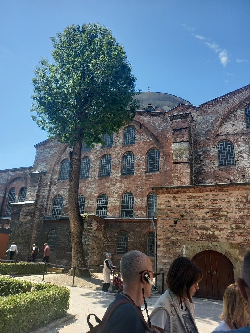 Biserica de la intrarea in palat, de pe vremea Imparatului Constantin.jpeg