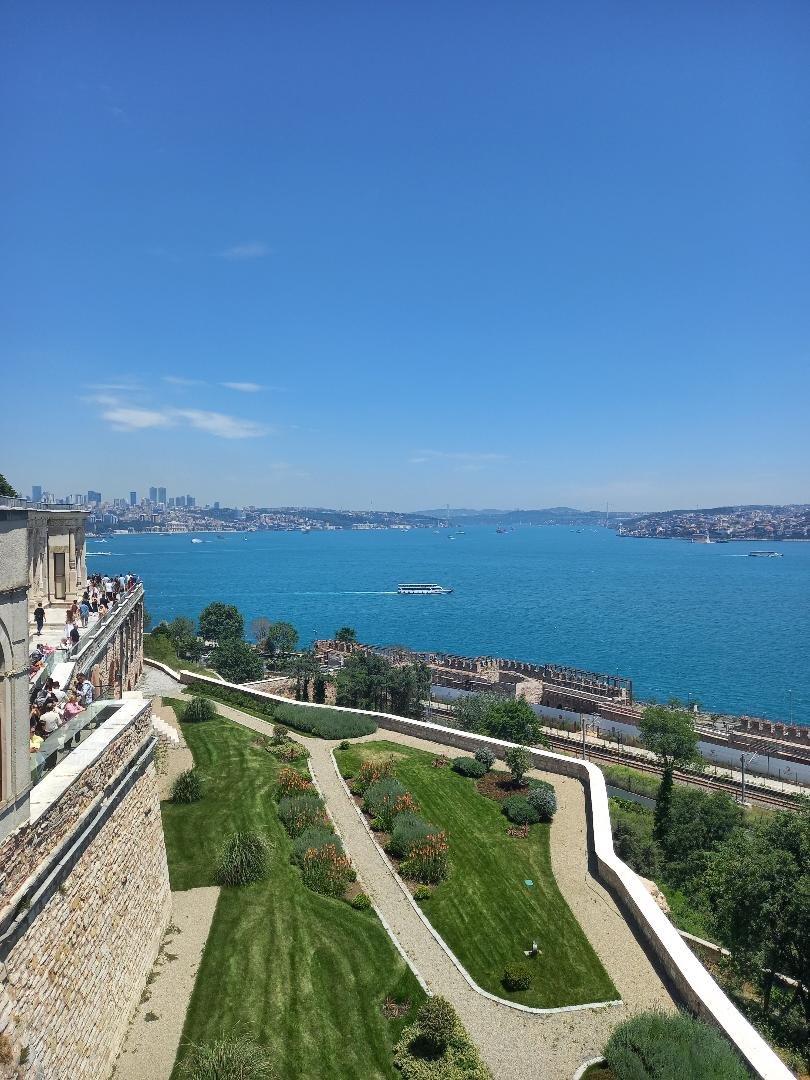 Bosforul vazut din Topkapi.jpeg