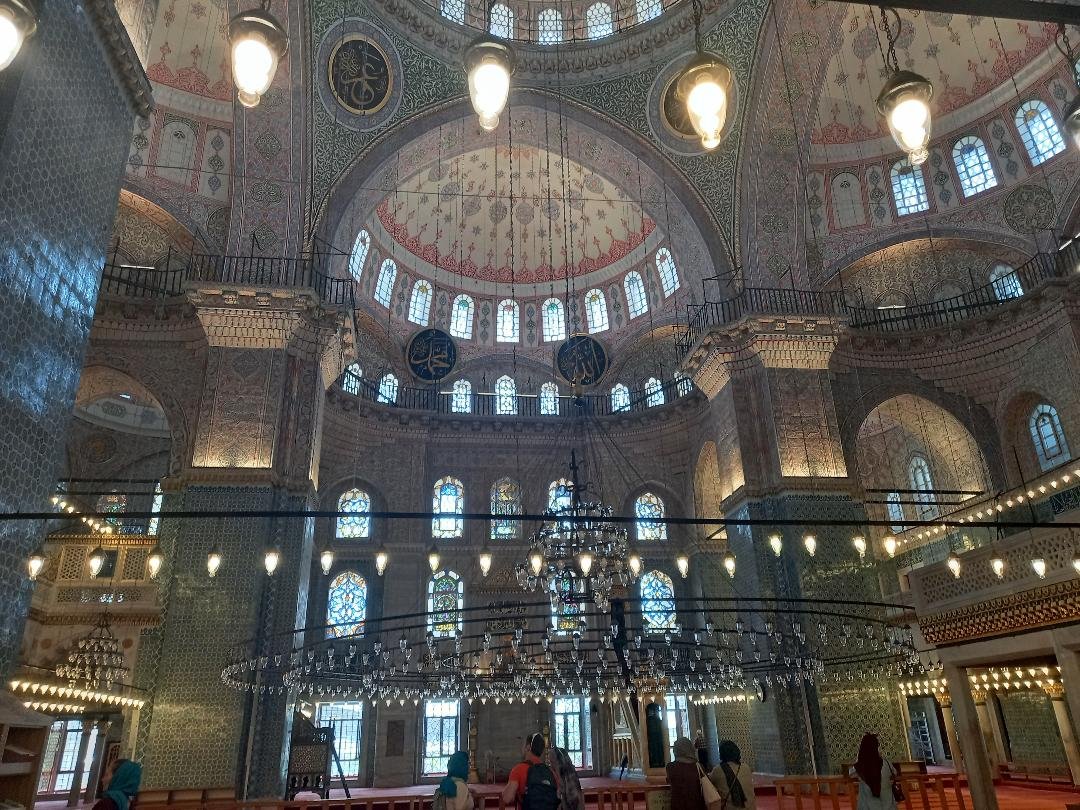 Yeni Cami Biserica noua din Eminonu.jpeg
