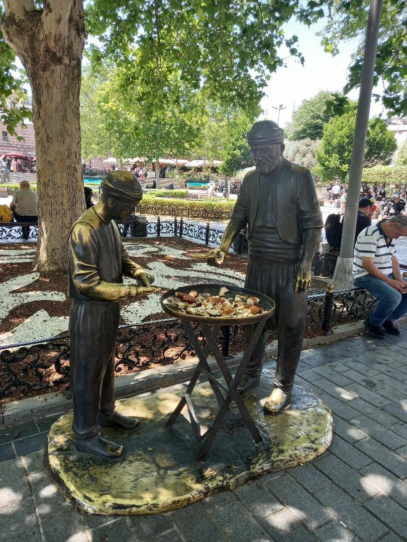 Grup statuar in Eminonu.jpeg