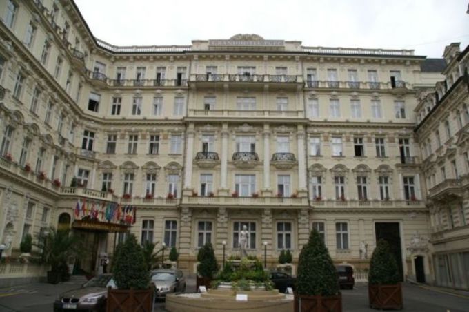 8KarlovyVary.jpg