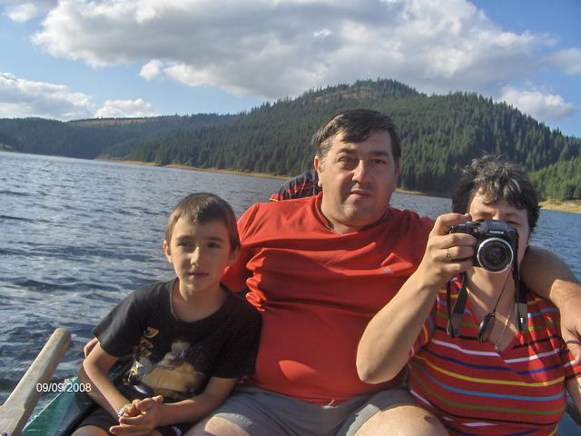 Trecem lacul..