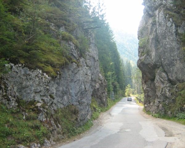 Intrarea in Cheile Bicazului.