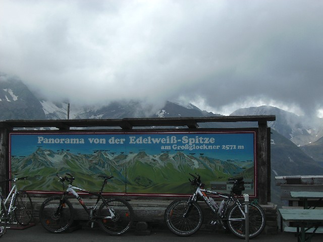 se poate ajunge si cu bicicleta , ati incerca?