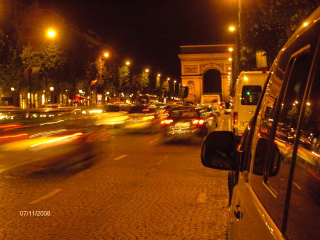 si din nou in Place de l'Etoile