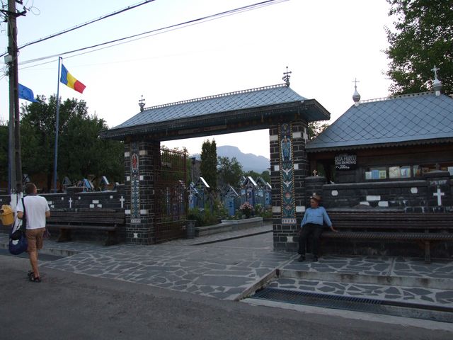 cimitirul  vesel sapanta (158) [640x480].JPG