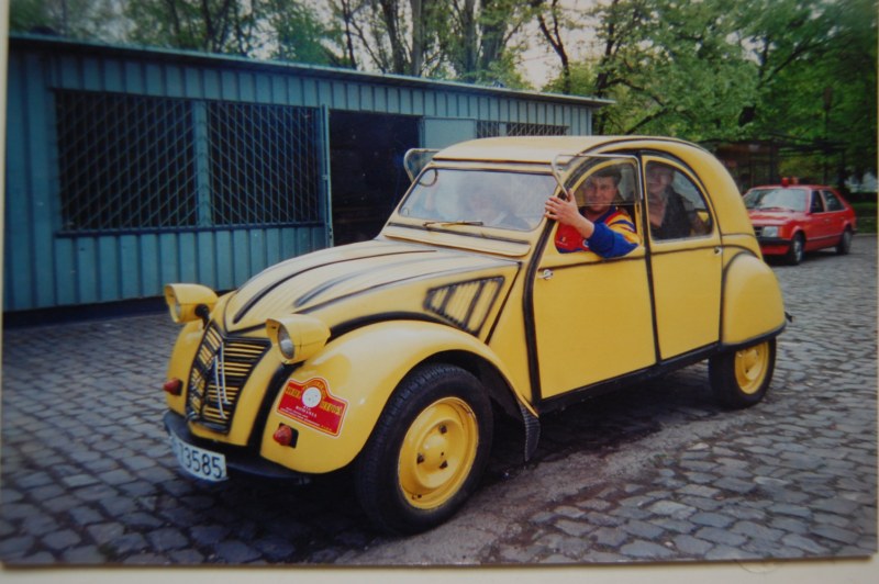 Cu 2CV-ul prin Parcul Circului (1998 )