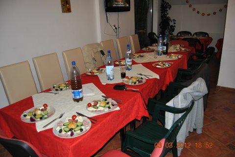 Nu-i asa ca fara flori nu e masa festiva ?