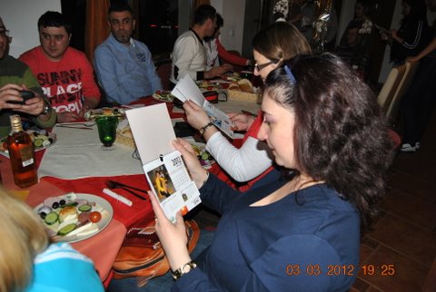 In lipsa unor striperi, se multumesc fetele noastre su cu un calendar ceva mai deocheat.