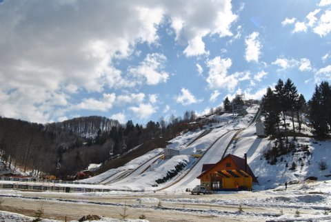 Partiiile si trambulinele sunt deja folosite in concursuri interne.