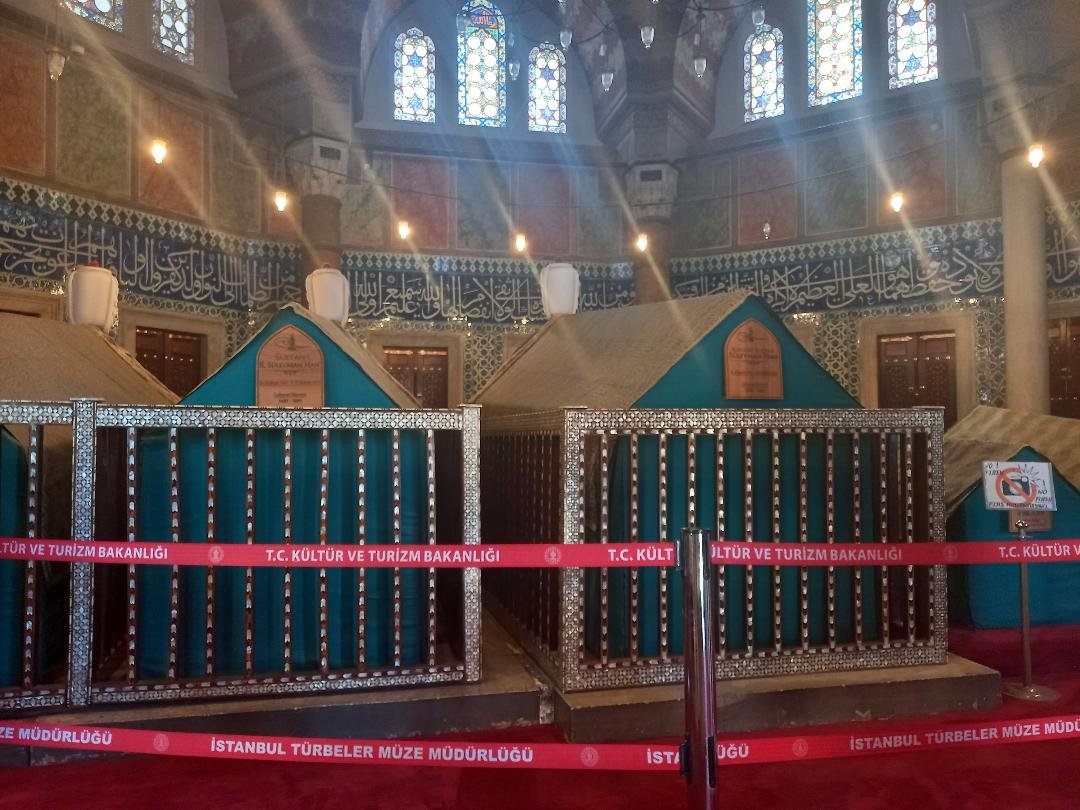 Mormantul lui Suleyman Magnificul.jpeg