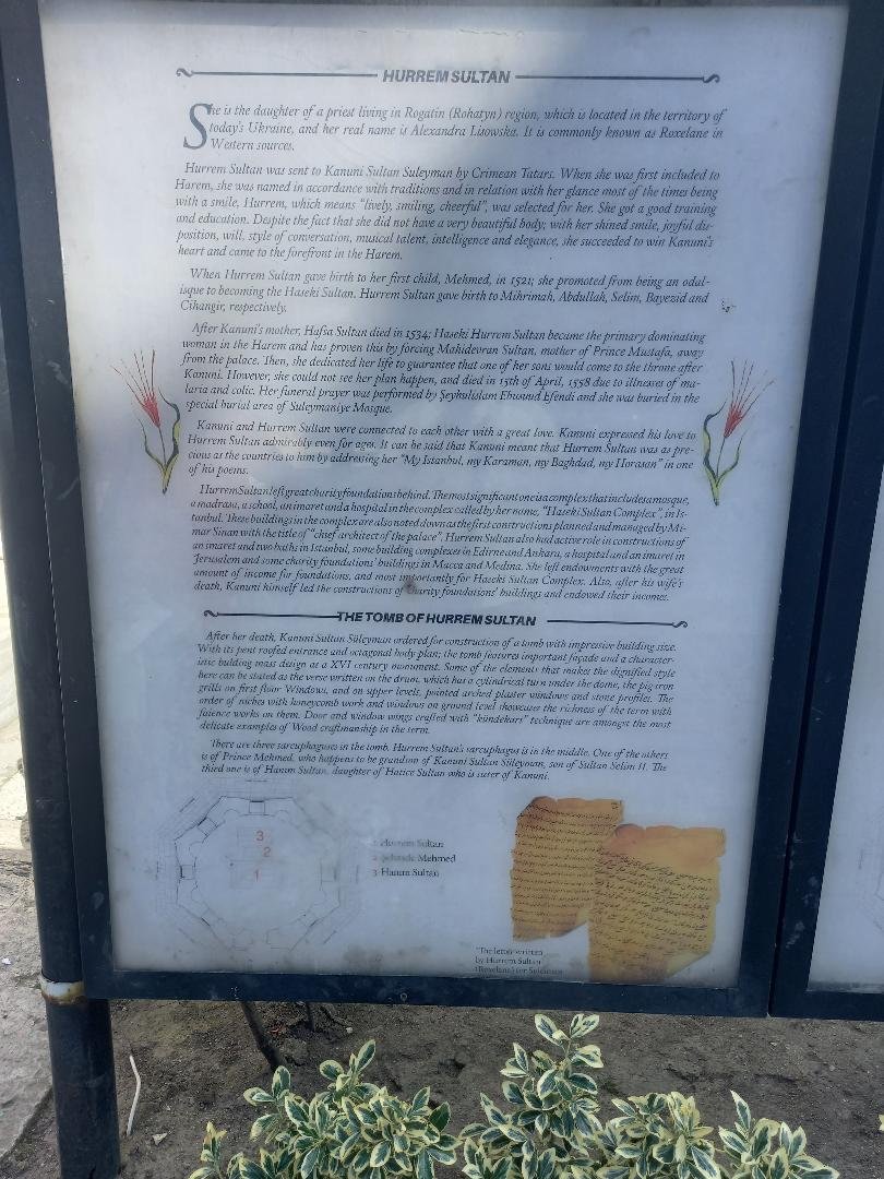 Informatii la mormantul lui Hurem.jpeg