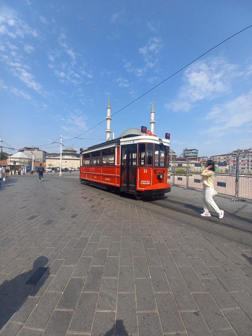 Tramvaiul de epoca Taksim-Tunel.jpeg