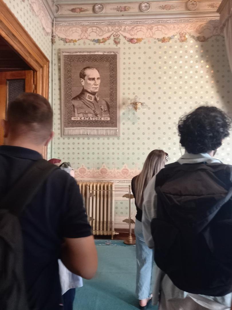 Kemal Ataturk  in camera unde a murit.jpeg